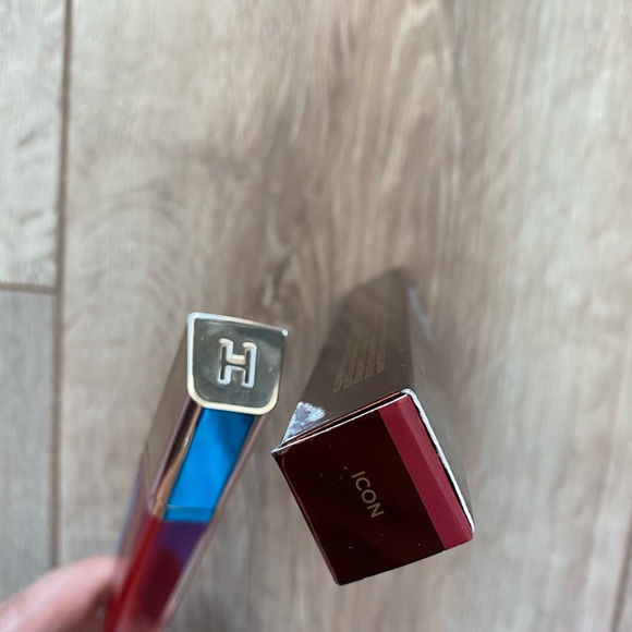 Hourglass UNREAL™ HIGH SHINE VOLUMIZING LIP GLOSS - Picture 4 of 8